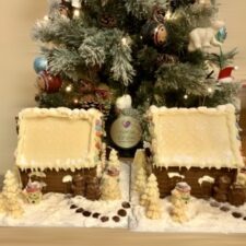 Santa’s Chocolate House/Cabin - Image 3