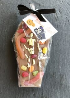 Coffin shaped spooky chocolate bar - Image 4