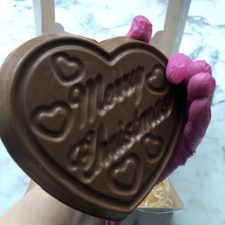 Chocolate Robin Heart Plaque - Image 2